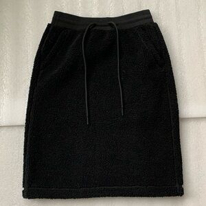 NEW no tag Uniqlo Skirt XS size. Super warm, perfect for cold seasons.